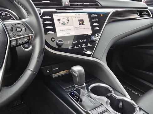 Certified 2018 Toyota Camry XLE image 29