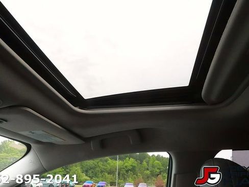 Used 2022 Toyota Sienna Limited FWD image 32