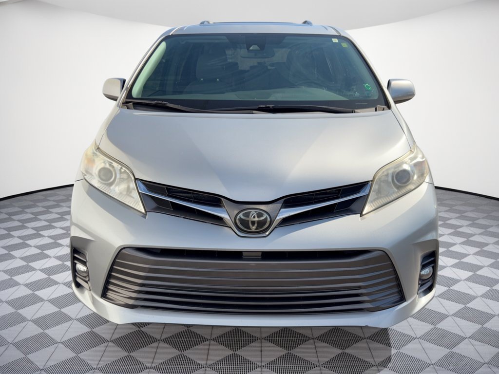 Used 2018 Toyota Sienna XLE w/ XLE Navigation Package FWD image 6