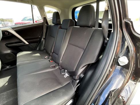 Used 2016 Toyota RAV4 LE image 18