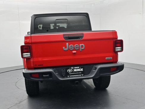 Used 2021 Jeep Gladiator Overland w/ Popular Equipment Package AWD/4WD image 6