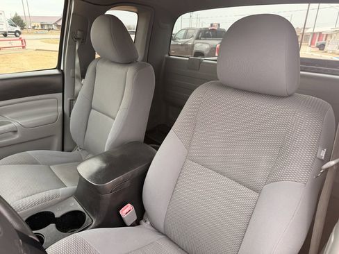 Used 2015 Toyota Tacoma 4x4 Access Cab image 18
