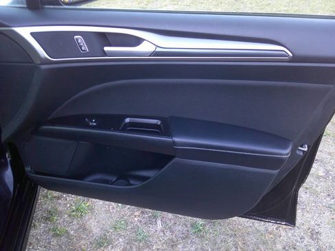 Used 2017 Ford Fusion SE w/ Equipment Group 201A image 22