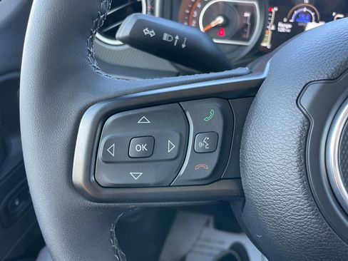 New 2025 Jeep Gladiator Rubicon w/ Convenience Group image 17