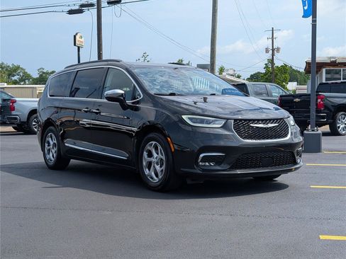Used 2023 Chrysler Pacifica Limited FWD image 7