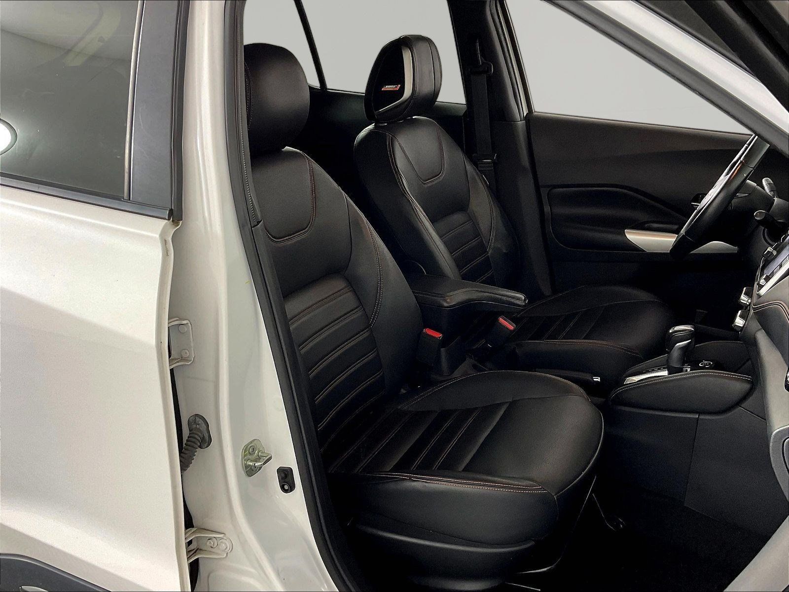 Used 2019 Nissan Kicks SR w/ SR Premium Package FWD image 27