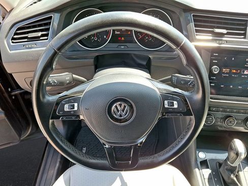 Used 2019 Volkswagen Tiguan SE w/ Panoramic Sunroof Package FWD image 22