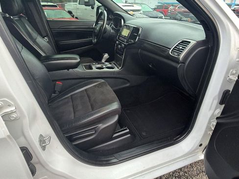 Used 2020 Jeep Grand Cherokee Altitude RWD image 19