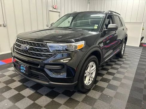 Used 2023 Ford Explorer XLT AWD/4WD image 6