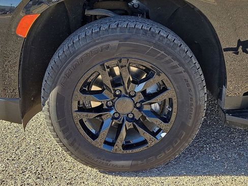 Used 2023 Chevrolet Suburban LT image 11