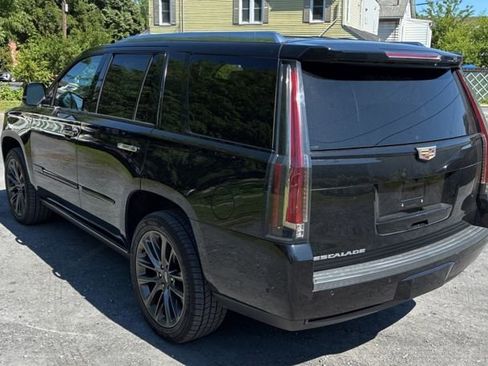 Used 2019 Cadillac Escalade Premium Luxury w/ Escalade Sport Edition AWD/4WD image 7