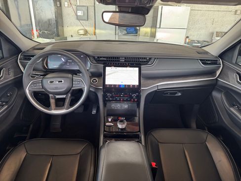 Used 2023 Jeep Grand Cherokee Limited AWD/4WD image 28