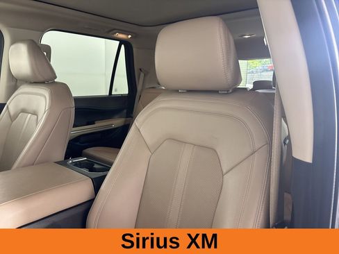 Used 2024 Ford Expedition Limited image 11