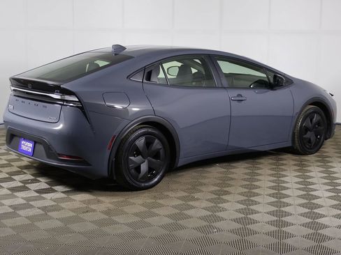 Used 2025 Toyota Prius Plug-In Hybrid FWD image 8