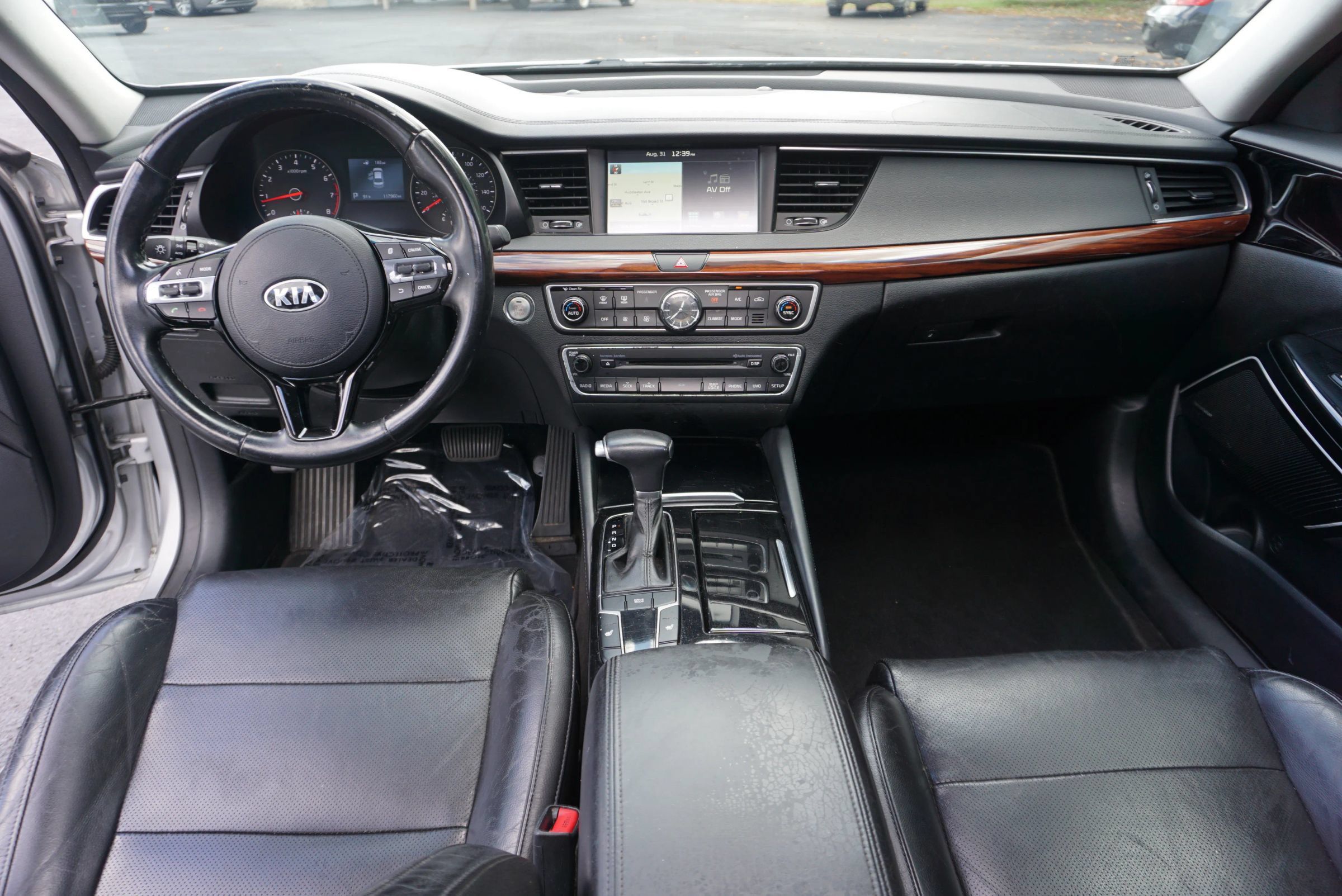 Used 2017 Kia Cadenza Premium w/ Luxury Package FWD image 20