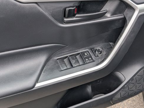 Used 2020 Toyota RAV4 LE image 14