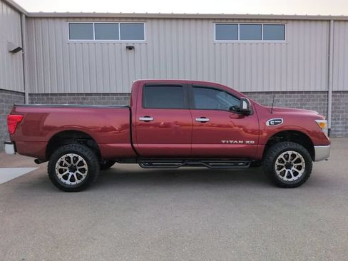 Used 2019 Nissan Titan SV AWD/4WD image 2