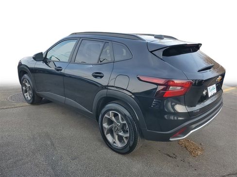 Used 2025 Chevrolet Trax LT image 4