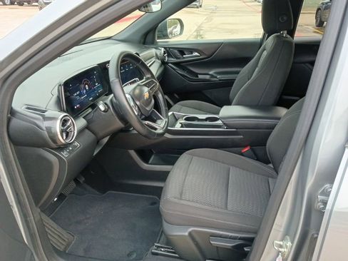 Used 2025 Chevrolet Equinox LT image 4