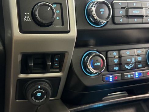 Used 2020 Ford F350 Lariat image 27