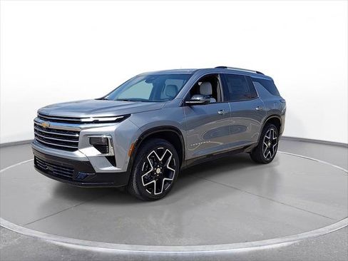 New 2025 Chevrolet Traverse High Country w/ LPO, Illumination Package FWD image 4