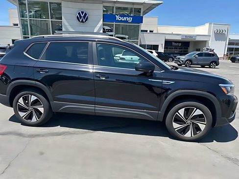 Used 2024 Volkswagen Taos SE AWD/4WD image 2