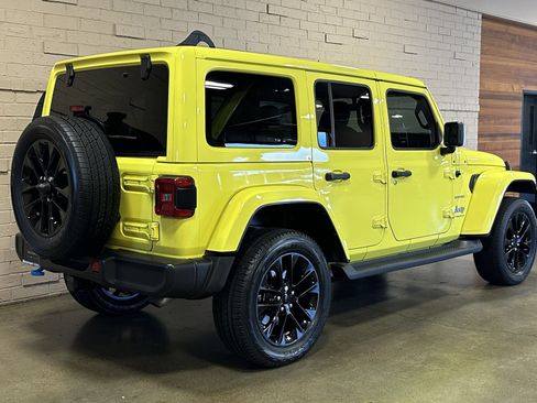 Used 2023 Jeep Wrangler Unlimited Sahara w/ Cold Weather Group AWD/4WD image 4