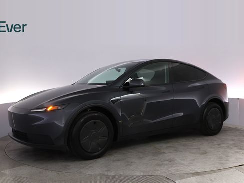 Used 2026 Tesla Model Y Long Range RWD image 18