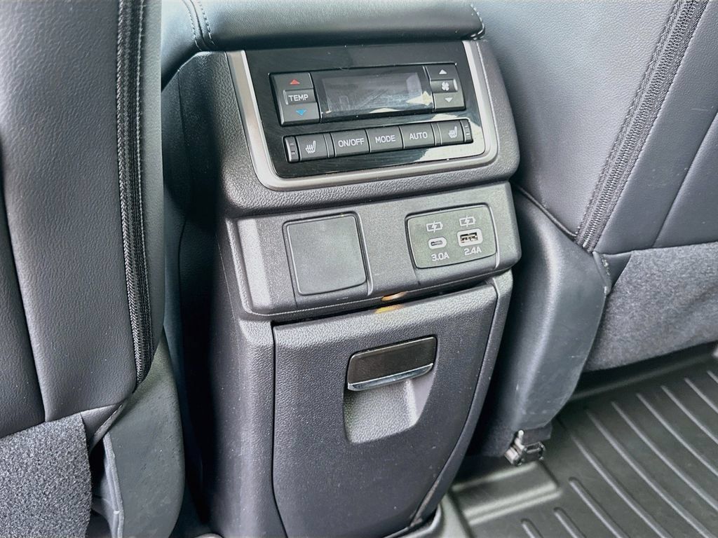 Used 2025 Subaru Ascent Limited AWD/4WD image 29