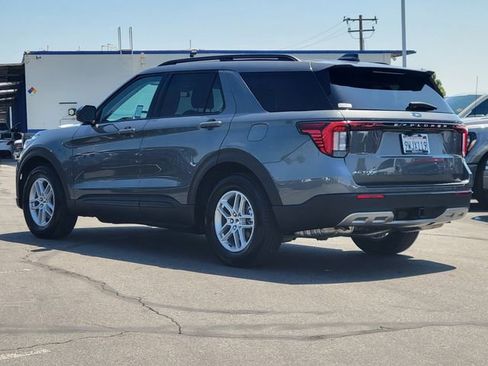 Used 2026 Ford Explorer Active w/ Active Comfort Package RWD image 2