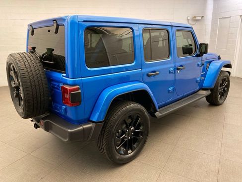 Used 2022 Jeep Wrangler Unlimited Sahara AWD/4WD image 7