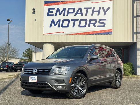 Used 2018 Volkswagen Tiguan SEL image 1