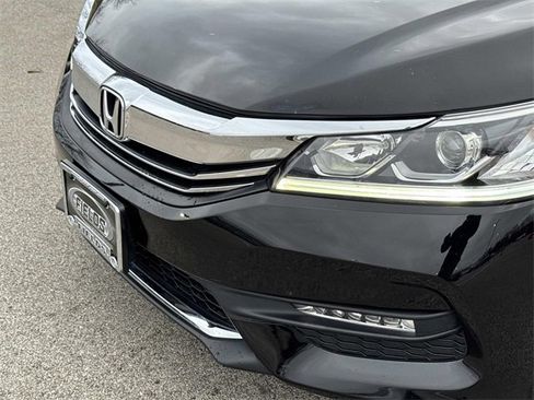 Used 2017 Honda Accord EX-L image 10
