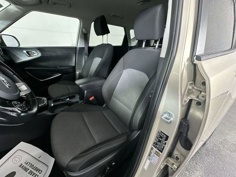 Used 2020 Kia Soul EX image 15