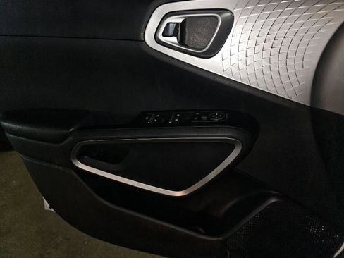 Used 2020 Kia Soul LX image 26