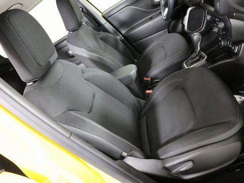 Used 2023 Jeep Renegade Latitude w/ Premium Group image 29