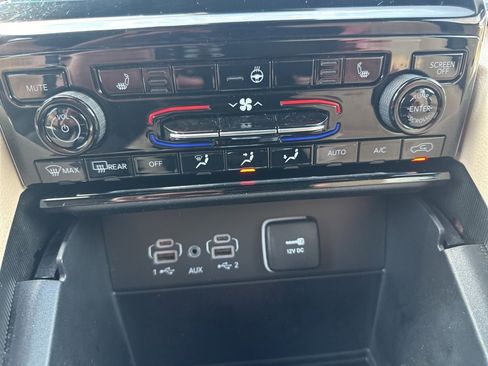 Used 2024 Jeep Grand Cherokee Limited image 47