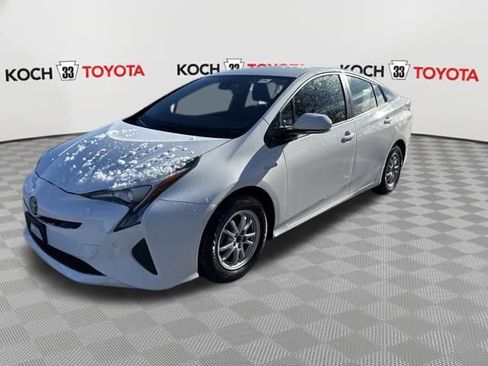 Used 2018 Toyota Prius Two image 3