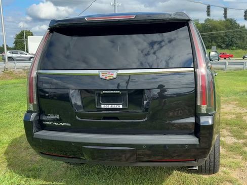 Used 2016 Cadillac Escalade Luxury AWD/4WD image 6