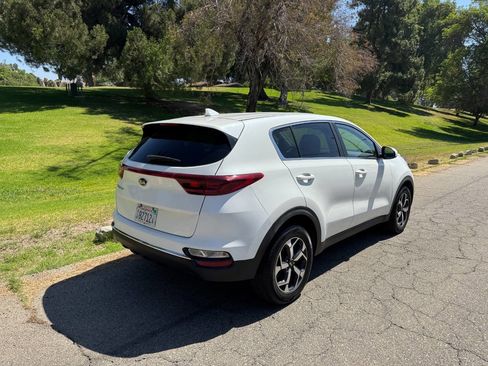 Used 2022 Kia Sportage LX image 5