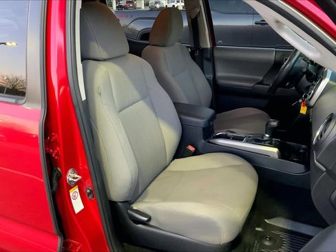 Used 2018 Toyota Tacoma SR5 image 8