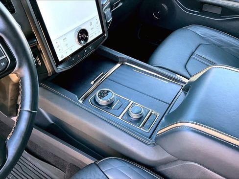 Certified 2023 Ford Expedition Platinum image 16