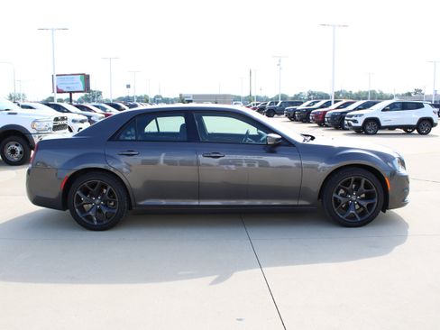 Used 2023 Chrysler 300 S w/ Comfort Group RWD image 8