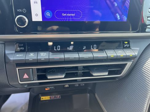 Used 2025 Toyota Camry SE FWD image 29
