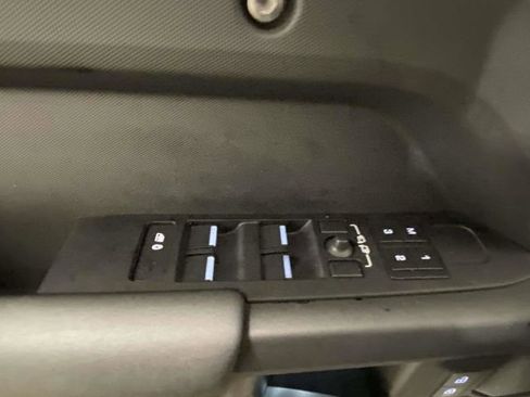 Used 2025 Land Rover Defender 110 S image 13