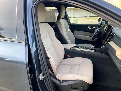 New 2026 Volvo XC60 T8 Plus w/ Climate Package PRO AWD/4WD image 31