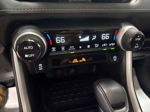 Used 2025 Toyota RAV4 XLE AWD/4WD image 15