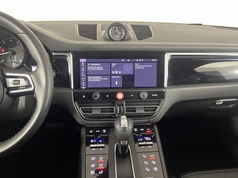 Used 2022 Porsche Macan w/ Premium Package Plus image 14