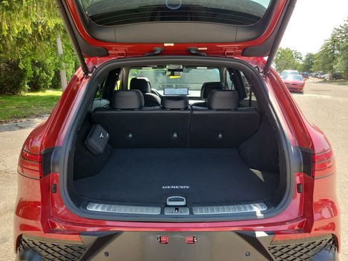 Used 2023 Genesis GV70 2.5T w/ Sport Prestige Package AWD/4WD image 8