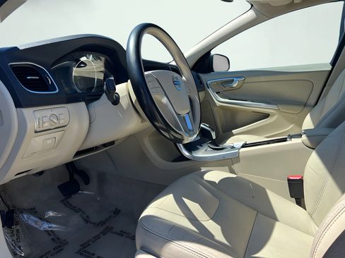 Used 2016 Volvo S60 T5 Premier FWD image 2